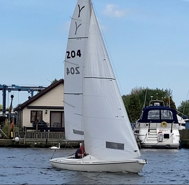 Y204 Jezebel sailing